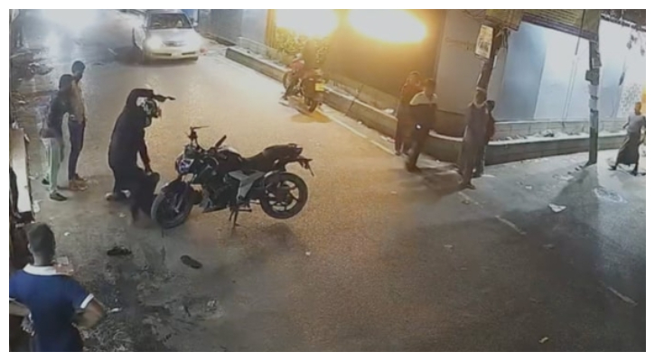 সেন্ট্রাল রোডে যুবককে কোপানোর ঘটনায় মামলা